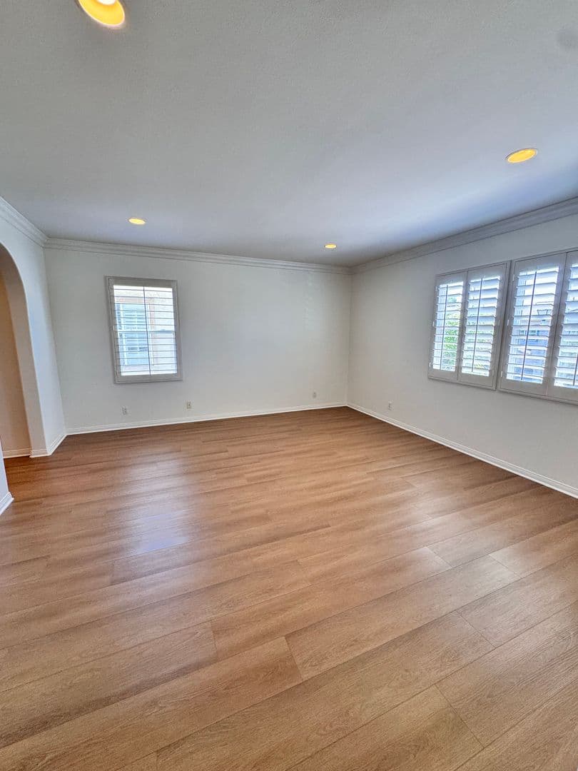 Long Beach House: 326 Manila Ave