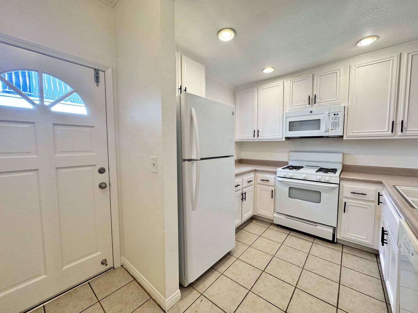 Long Beach House: 1145 Roswell Ave