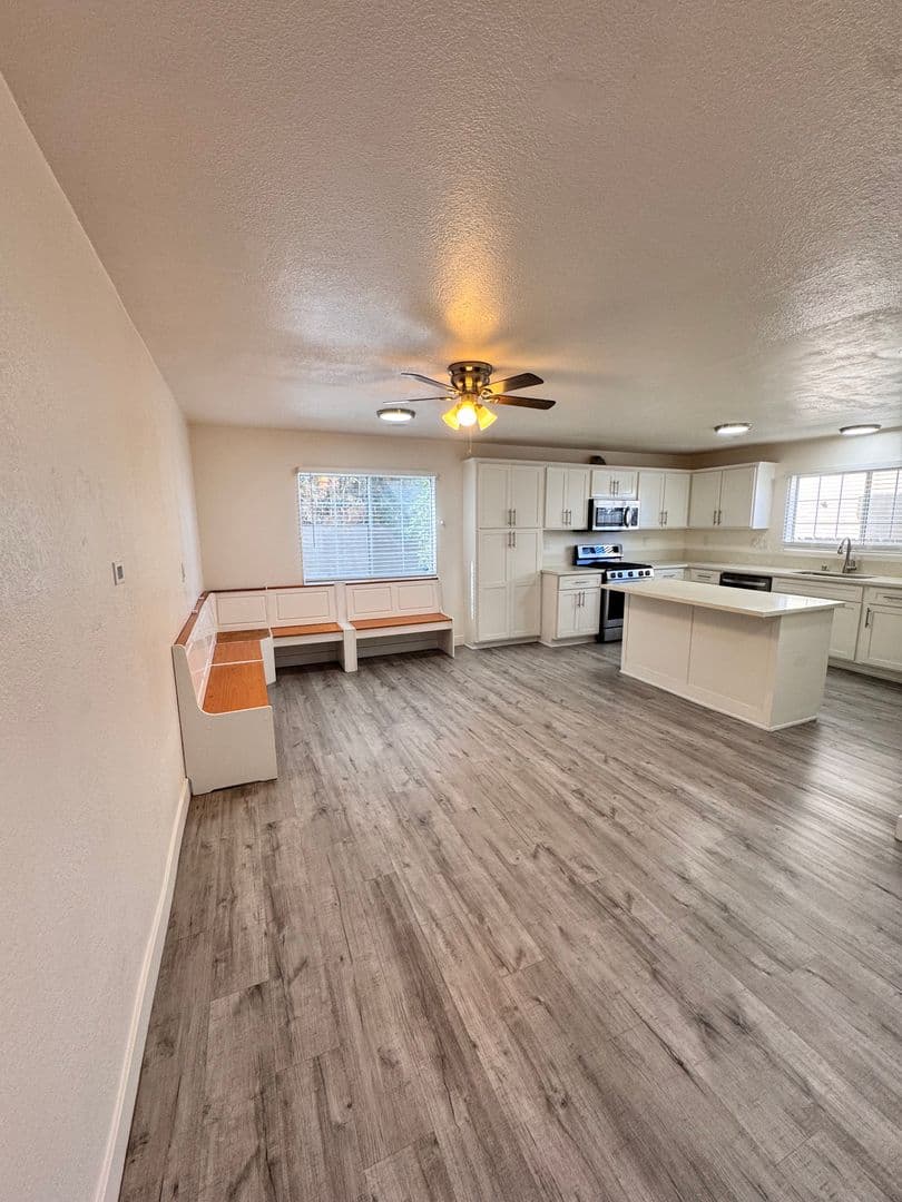 Long Beach House: 927 Freeman Ave