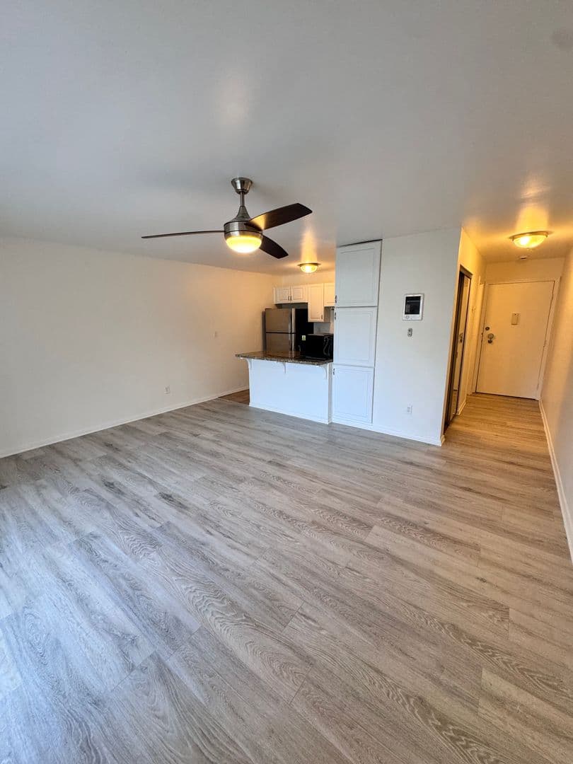 Long Beach House: 5585 E. Pacific Coast Highway