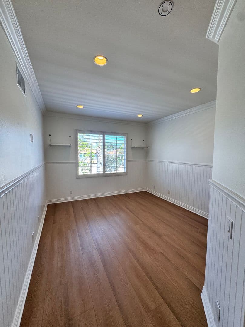 Long Beach House: 326 Manila Ave