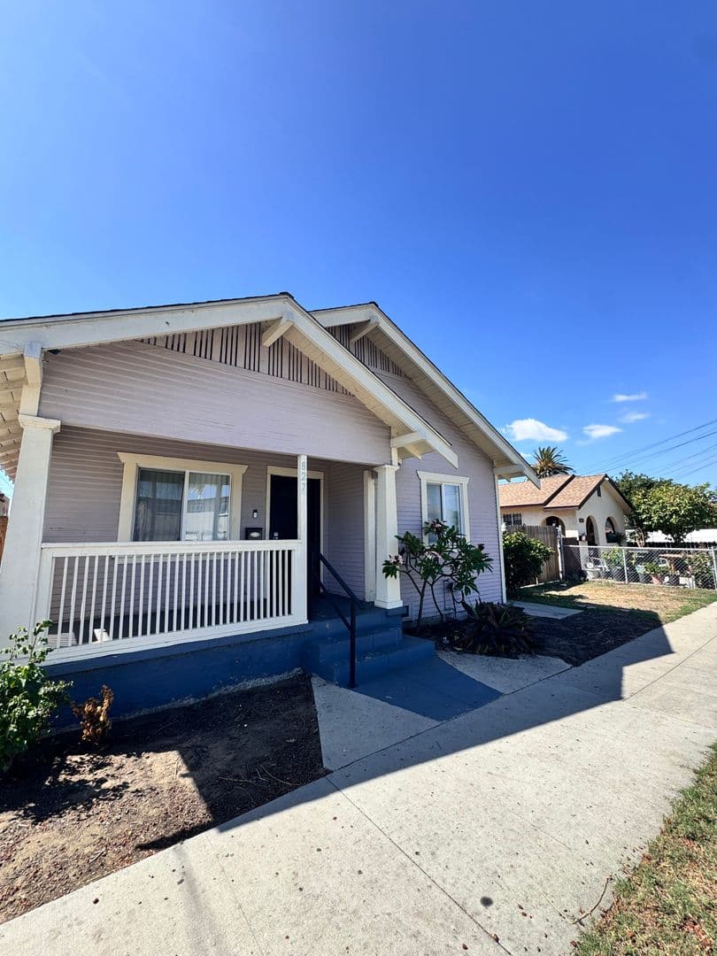 Long Beach House: 827 Martin Luther King Jr