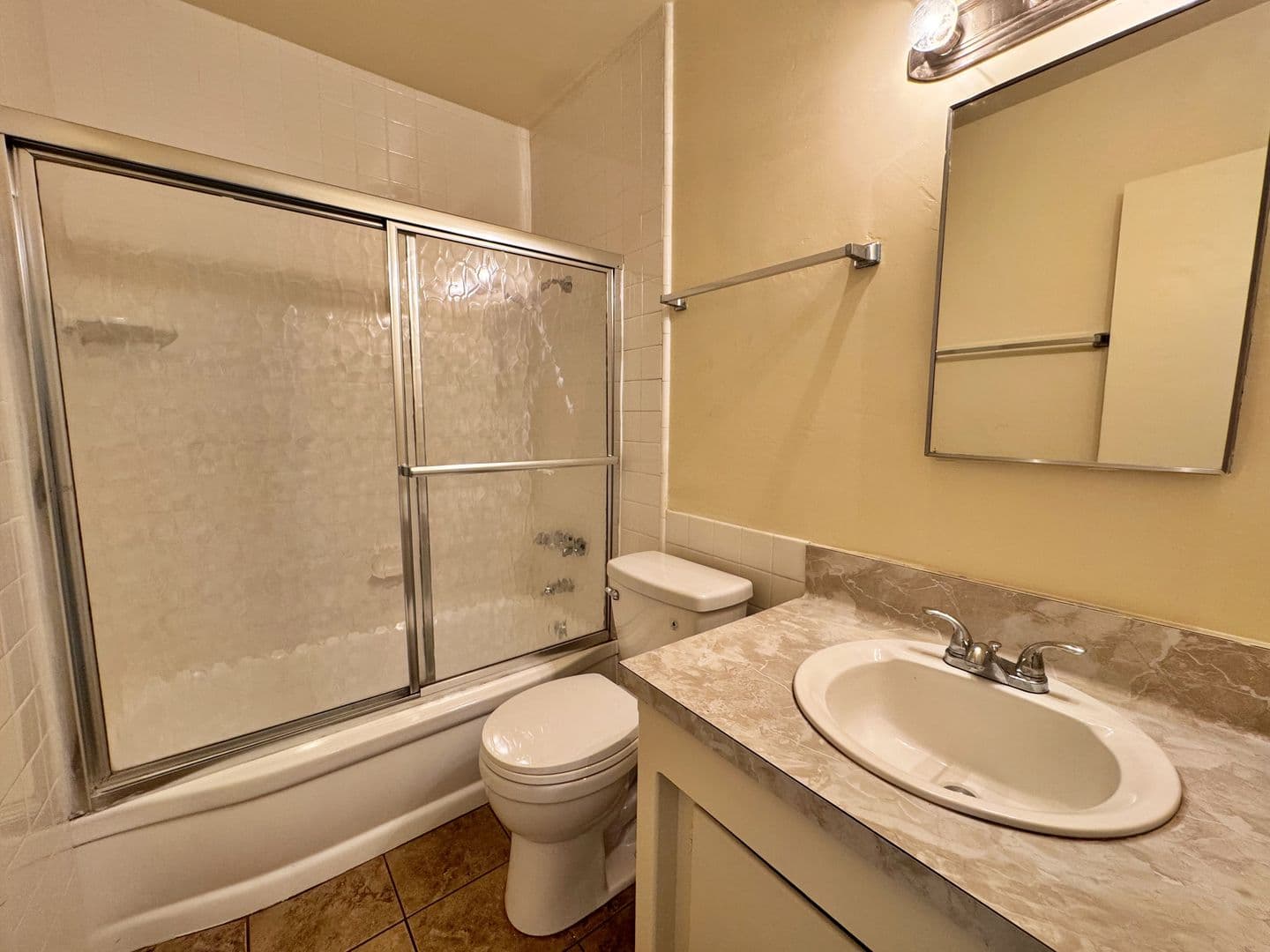 Long Beach Apartment: 1742 Obispo Ave