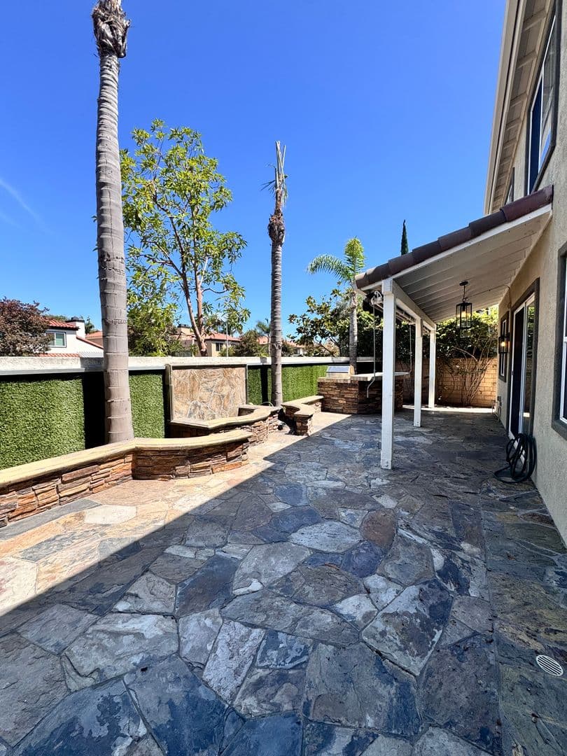 Long Beach House: 326 Manila Ave