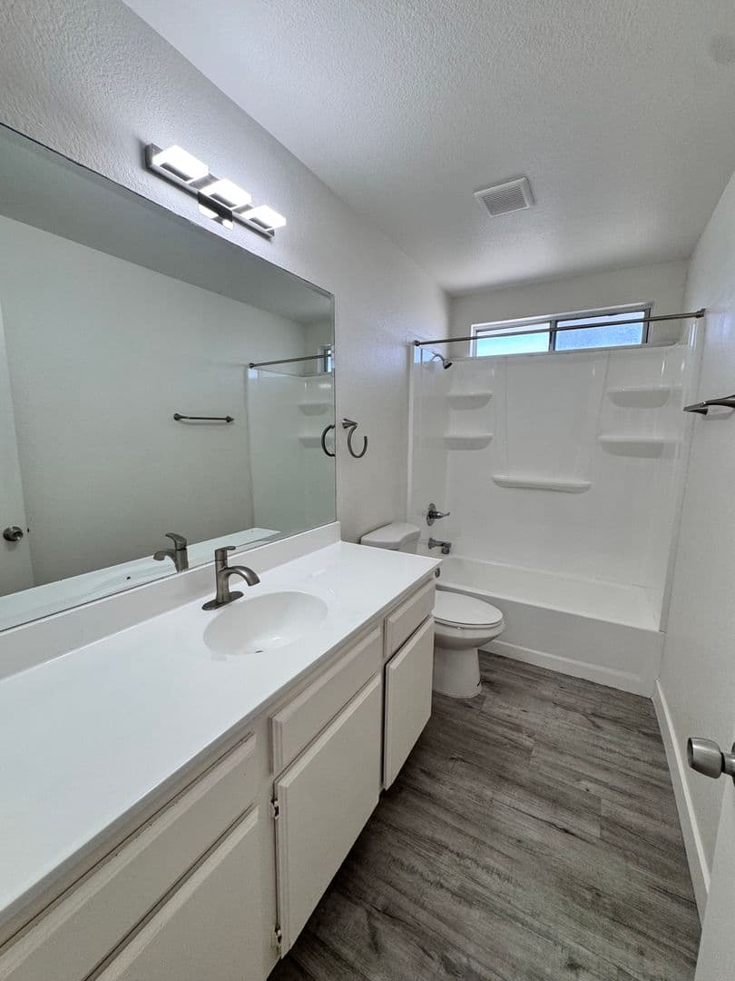 Long Beach House: 927 Freeman Ave