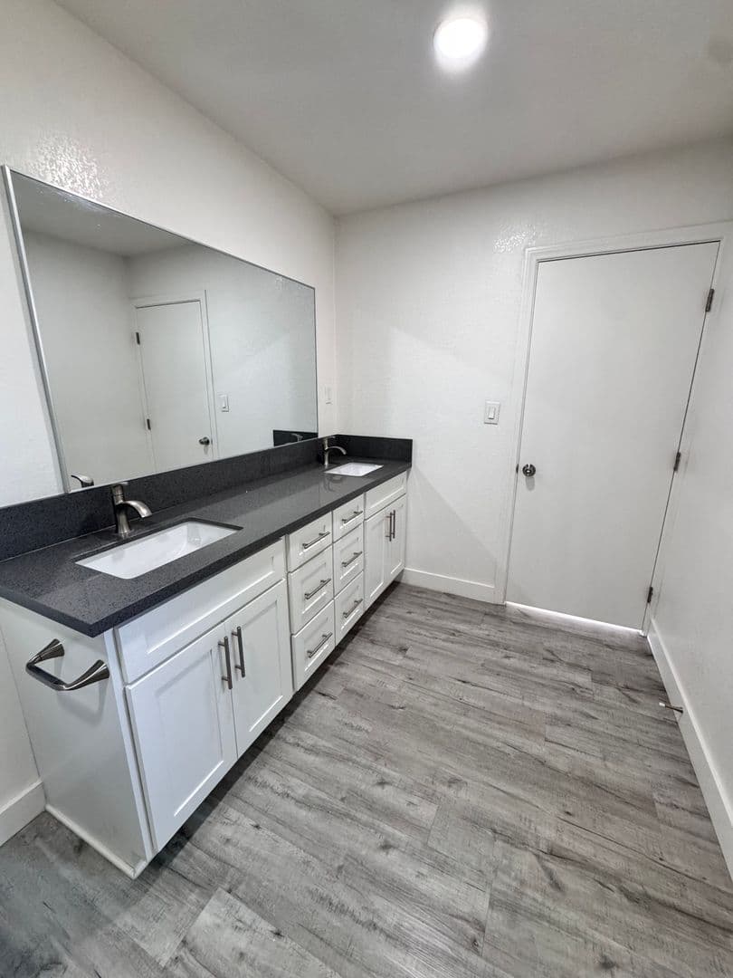 Long Beach House: 927 Freeman Ave