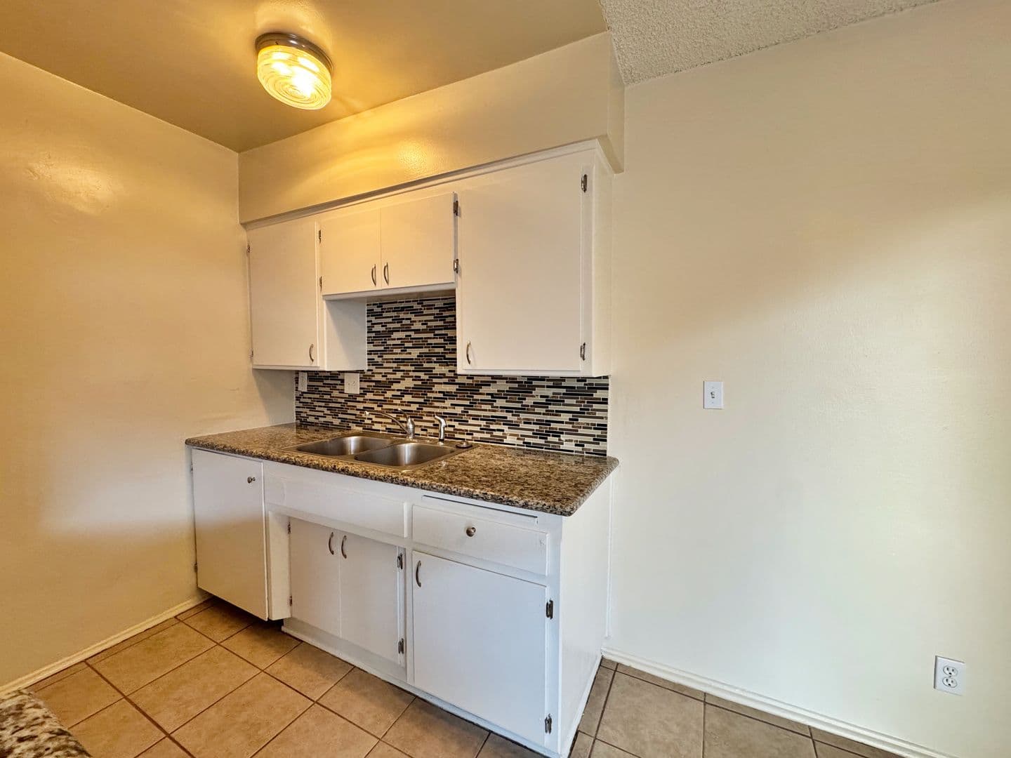 Long Beach Apartment: 1740 Freeman Ave.