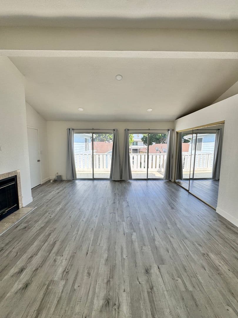 Long Beach House: 927 Freeman Ave