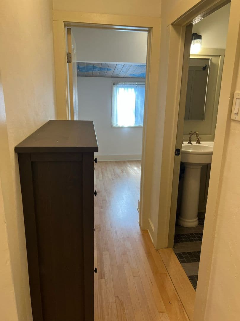 Orange House: 330 1/2 N Shaffer Street