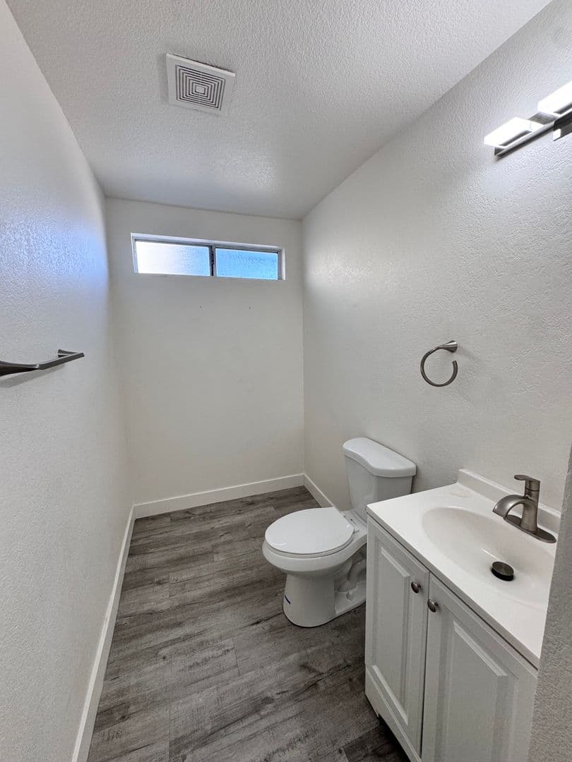 Long Beach House: 927 Freeman Ave