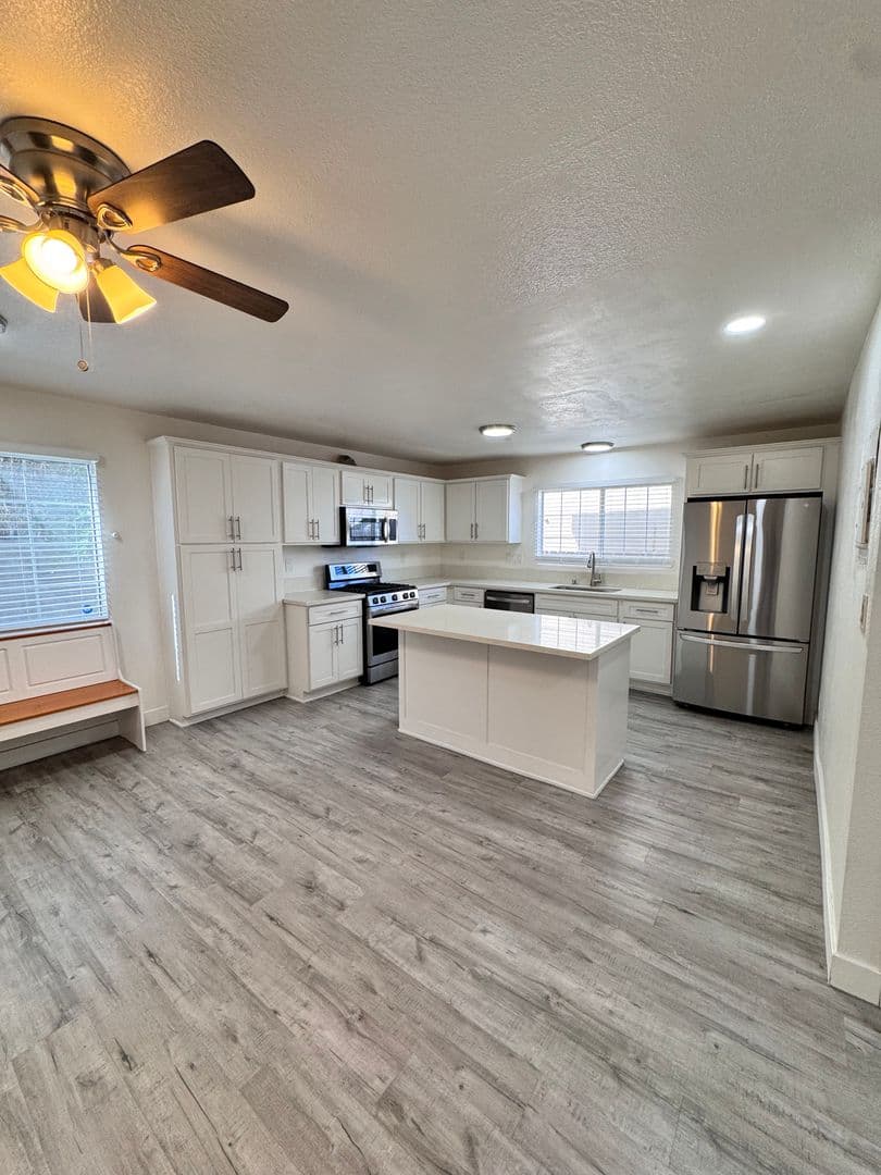 Long Beach House: 927 Freeman Ave