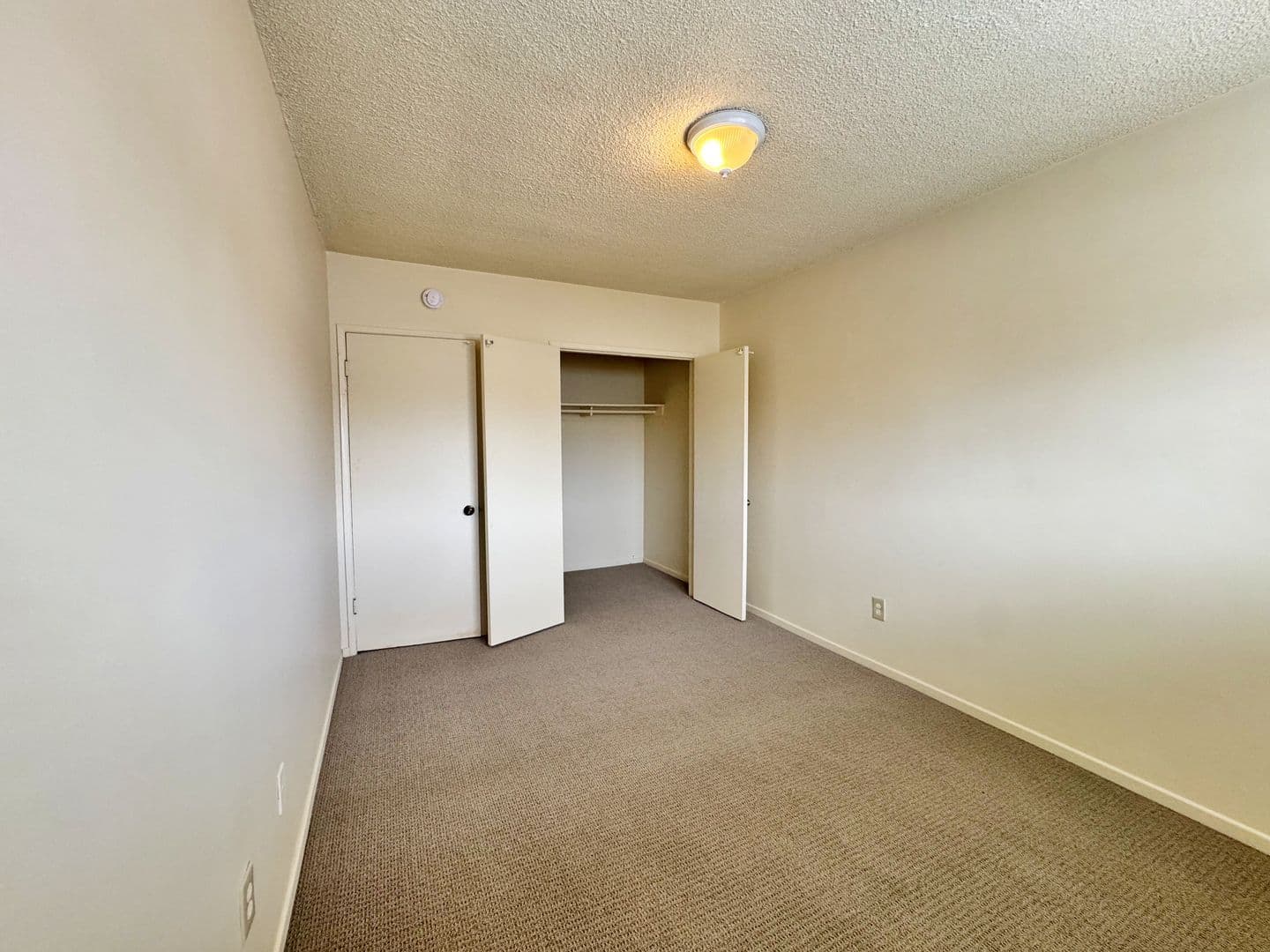 Long Beach Apartment: 1742 Obispo Ave