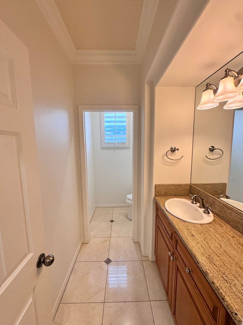 Long Beach House: 326 Manila Ave