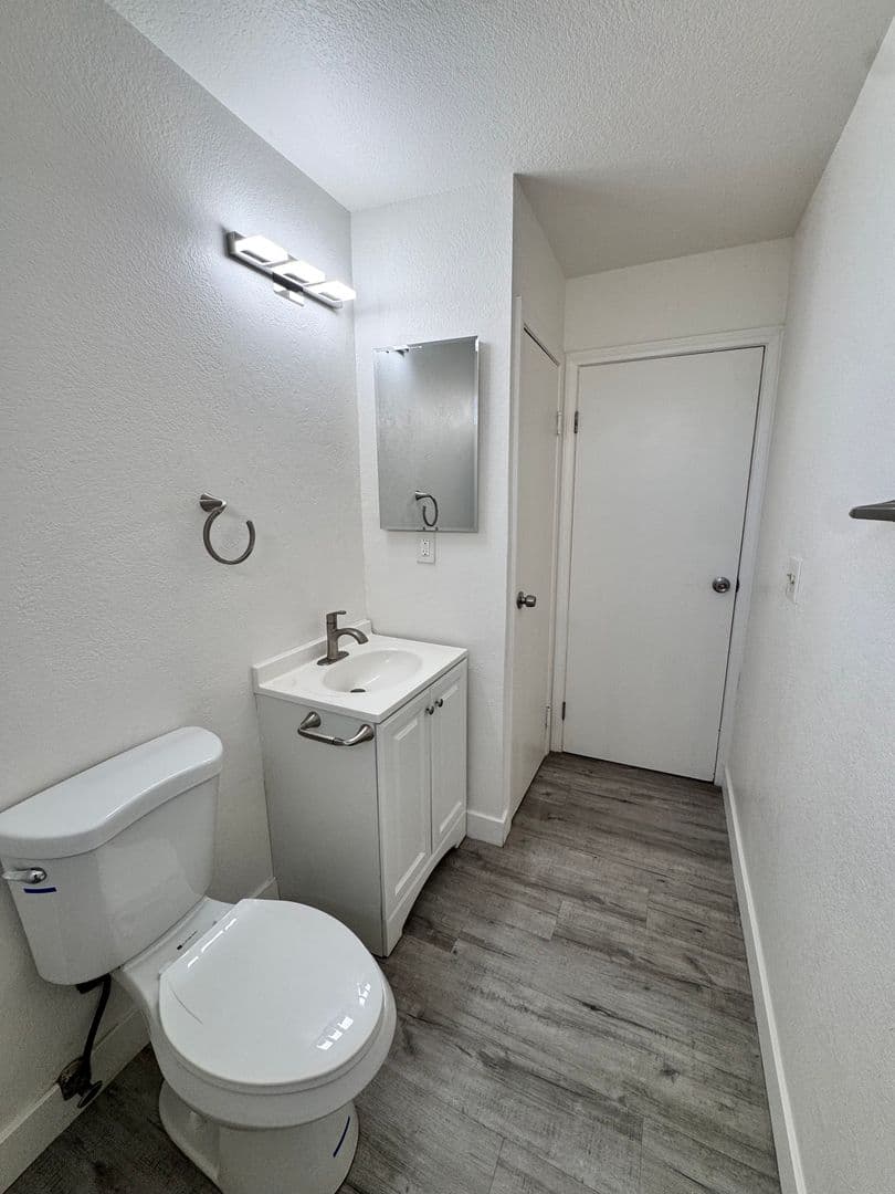 Long Beach House: 927 Freeman Ave