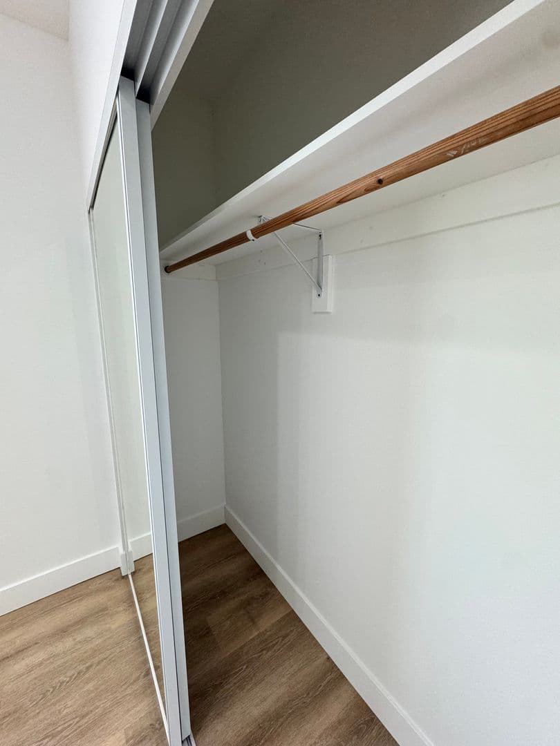 Long Beach Apartment: 5201 E Anaheim Rd.