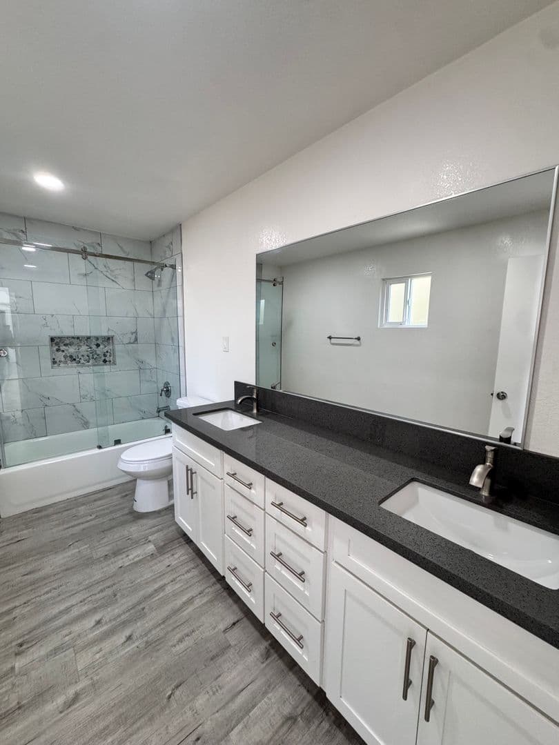 Long Beach House: 927 Freeman Ave