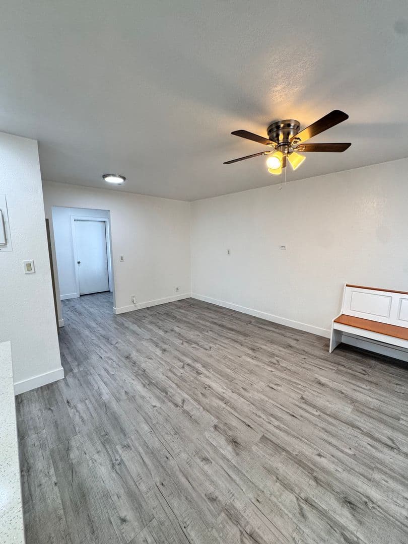 Long Beach House: 927 Freeman Ave