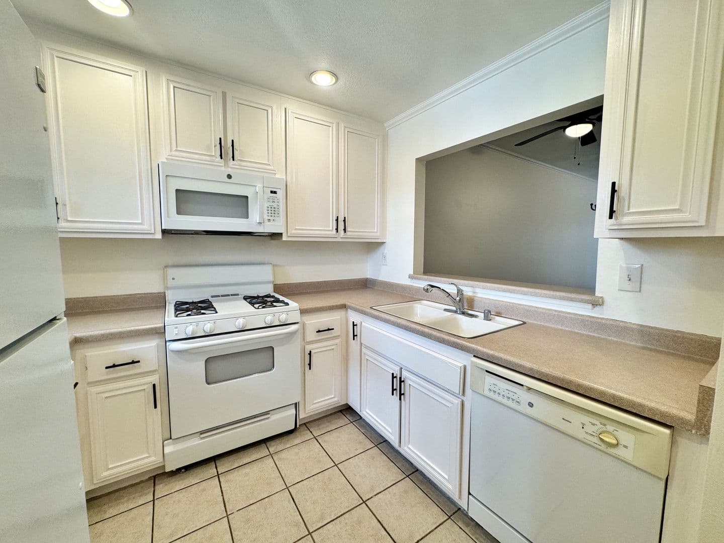 Long Beach House: 1145 Roswell Ave