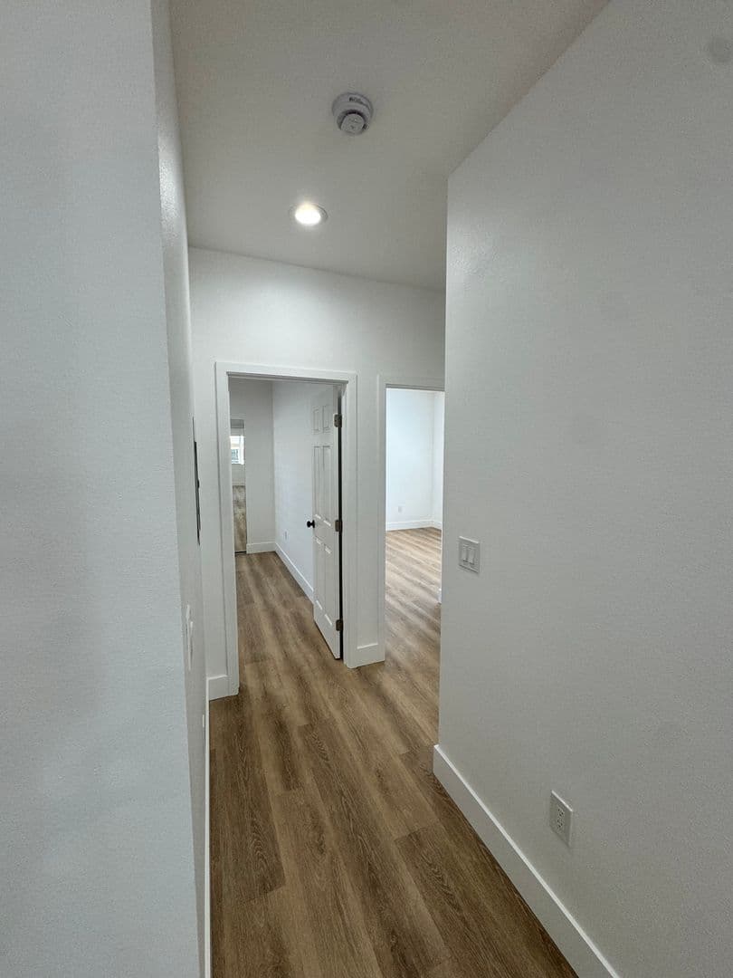 Long Beach Apartment: 5201 E Anaheim Rd.
