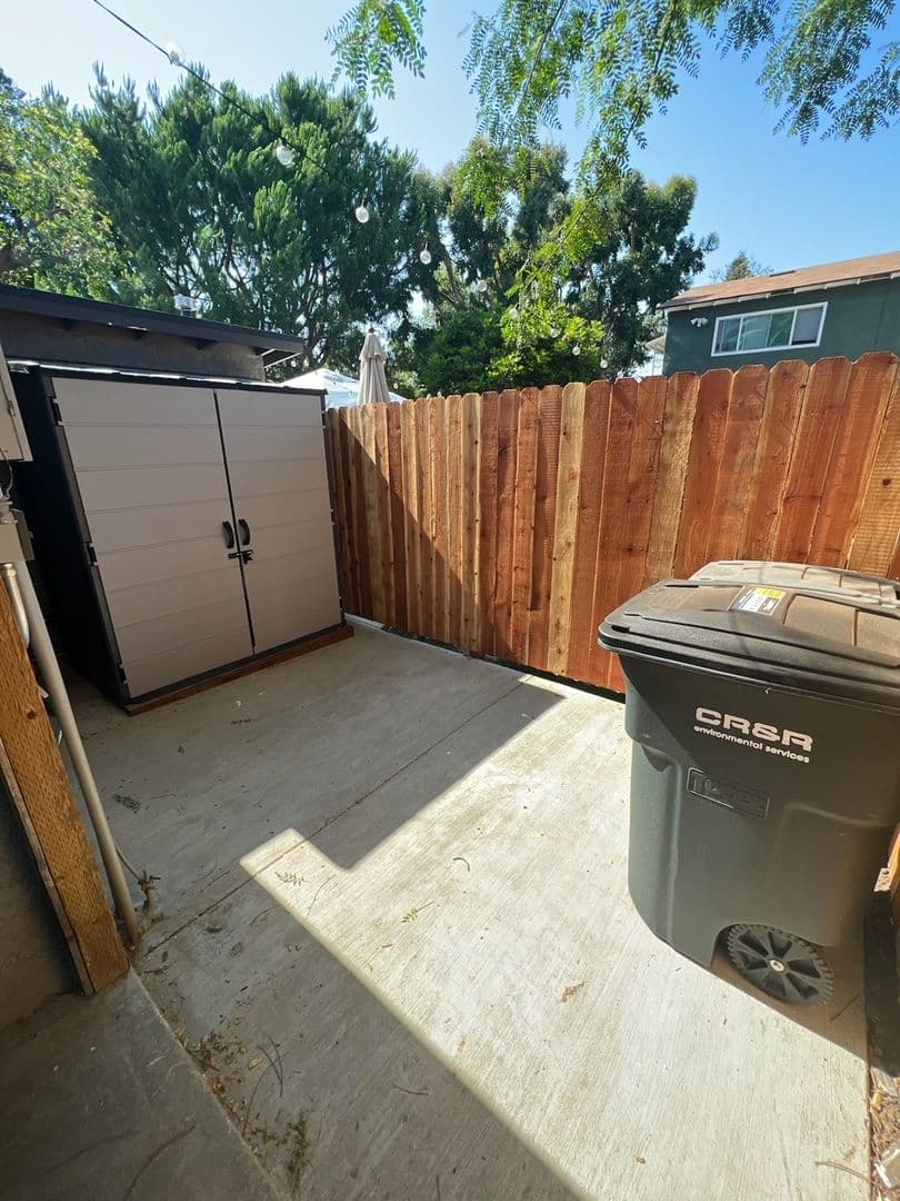 Orange House: 330 1/2 N Shaffer Street