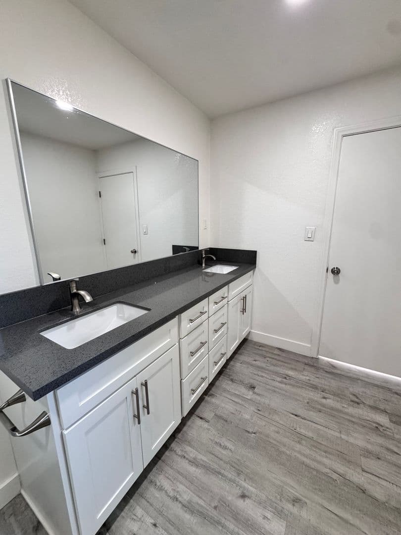 Long Beach House: 927 Freeman Ave