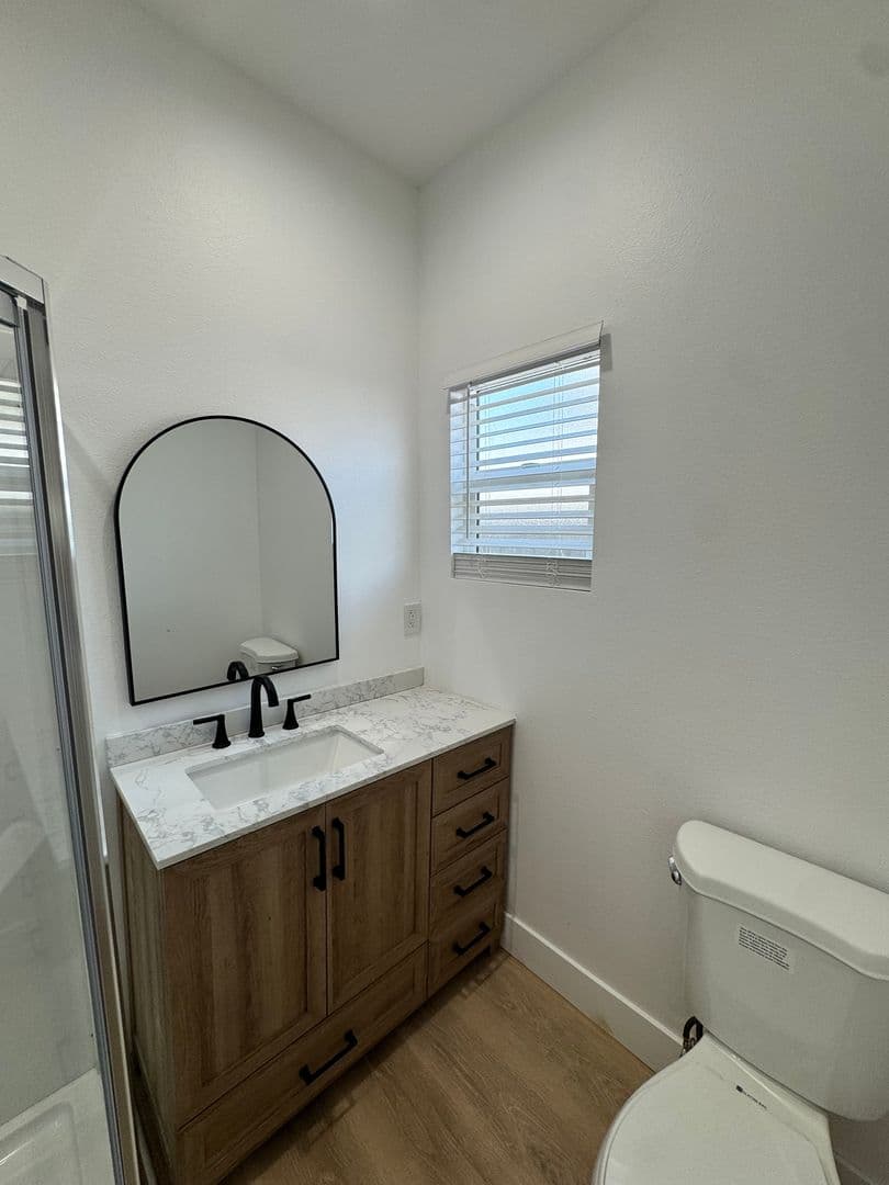 Long Beach Apartment: 5201 E Anaheim Rd.