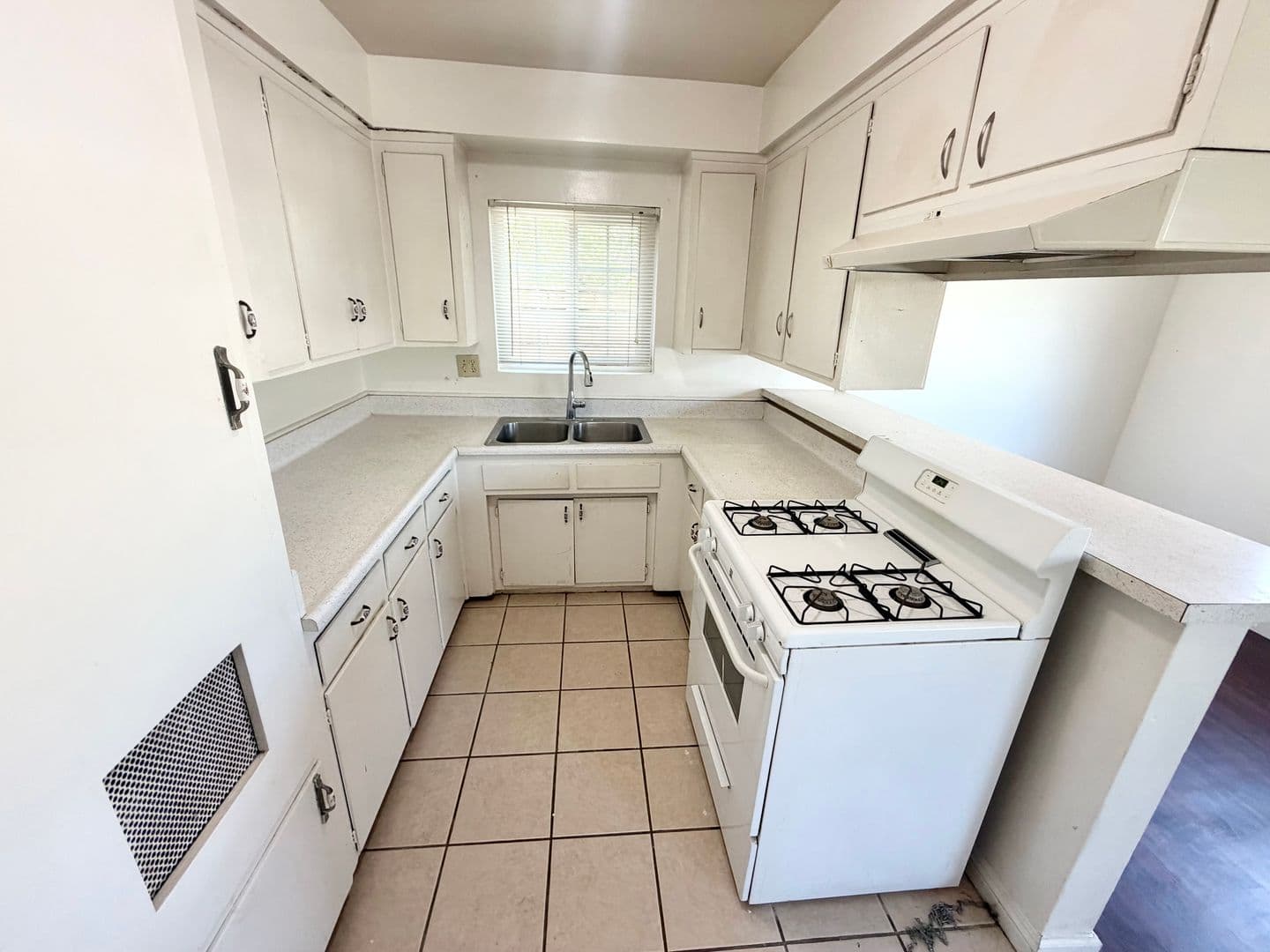 Monrovia Apartment: 860-864 W. Colorado Blvd.