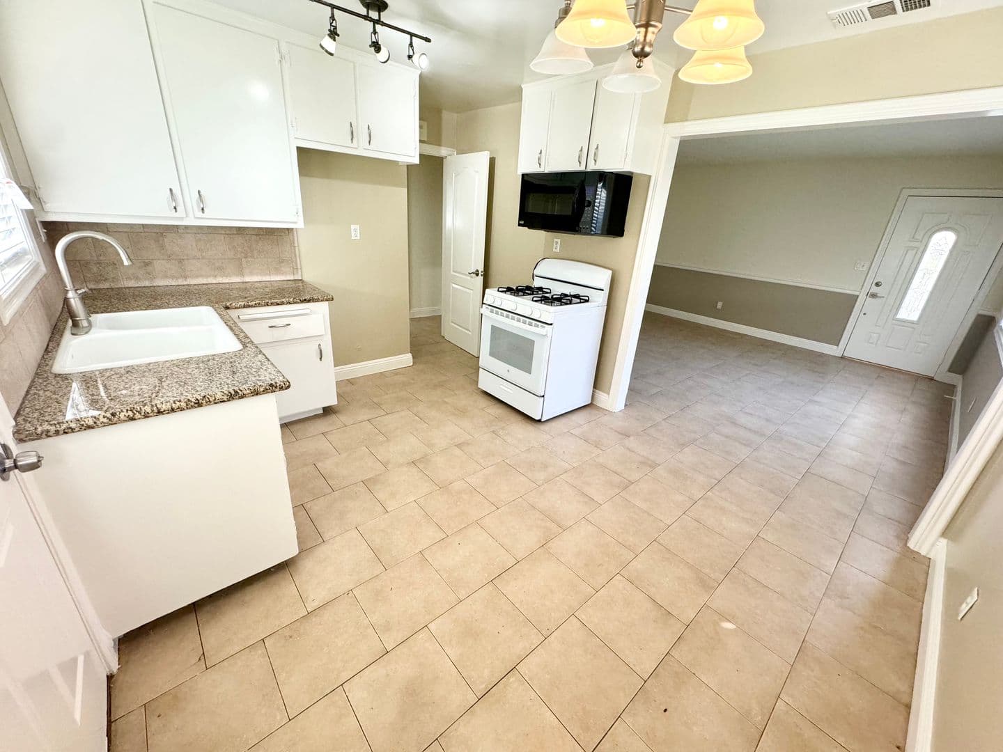 PASADENA Apartment: 2464 Oneida Street