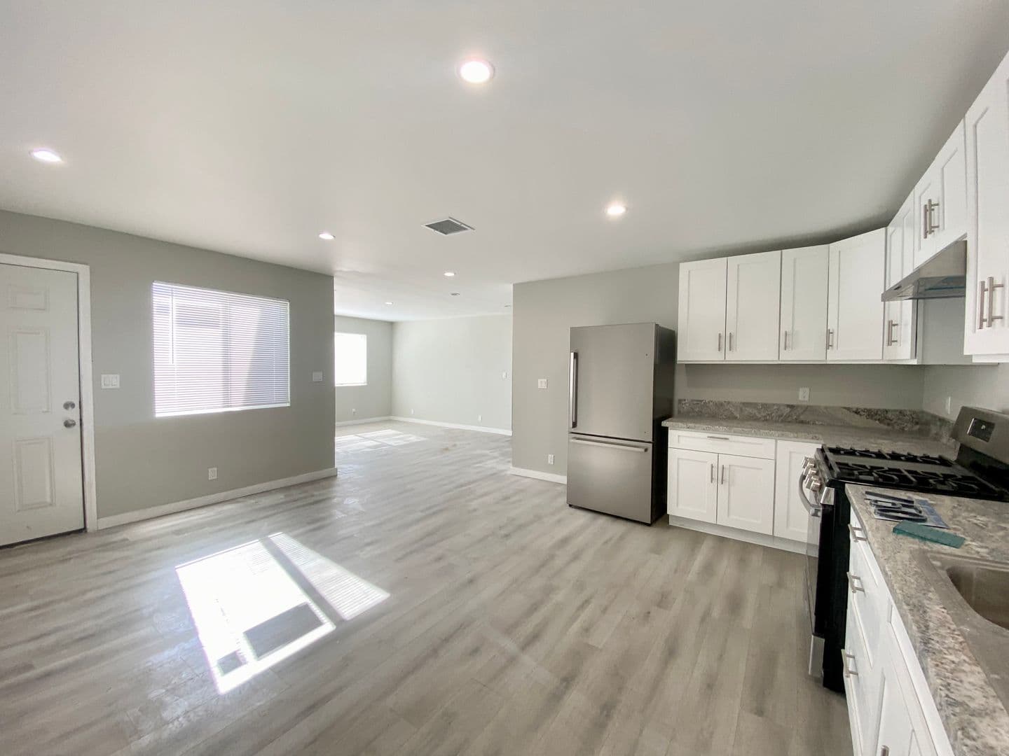 Pomona Apartment: 748 Hawthorne Pl