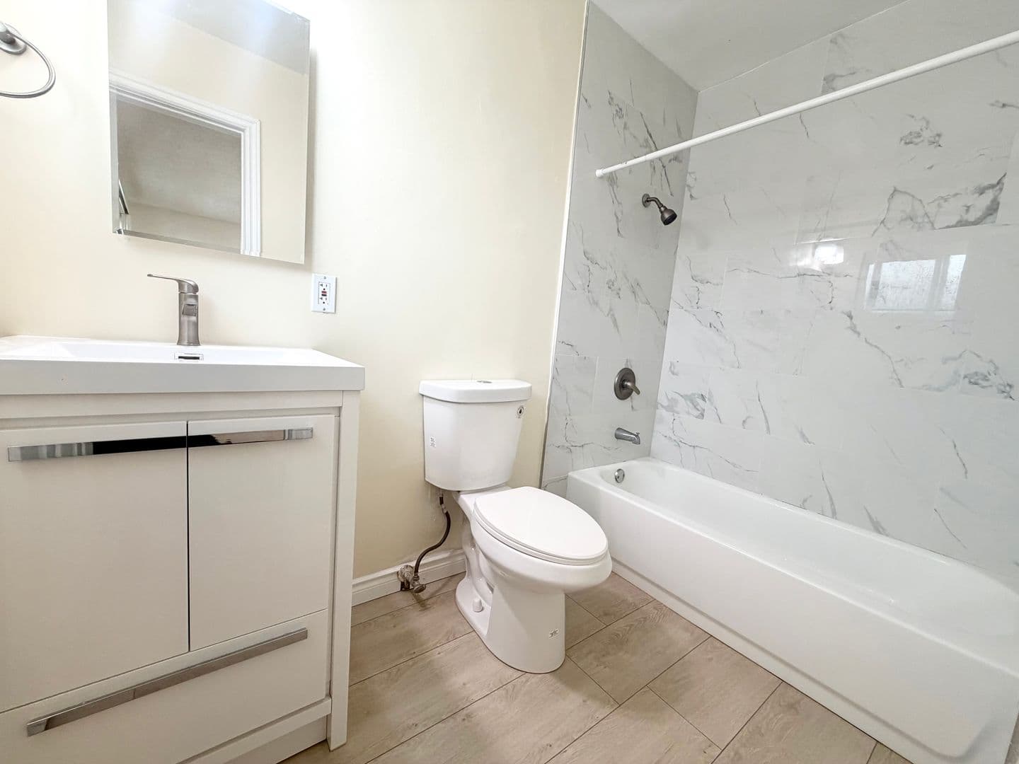 Alhambra Apartment: 109-111 N Marguerita Ave