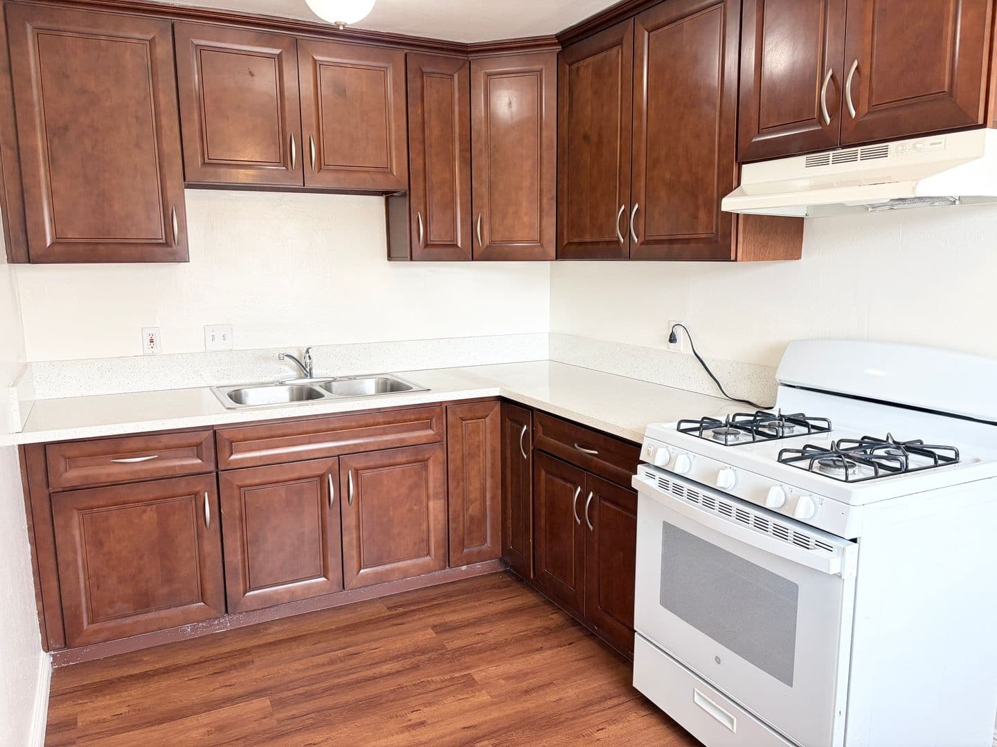 La Puente Apartment: 15501 Loukelton St