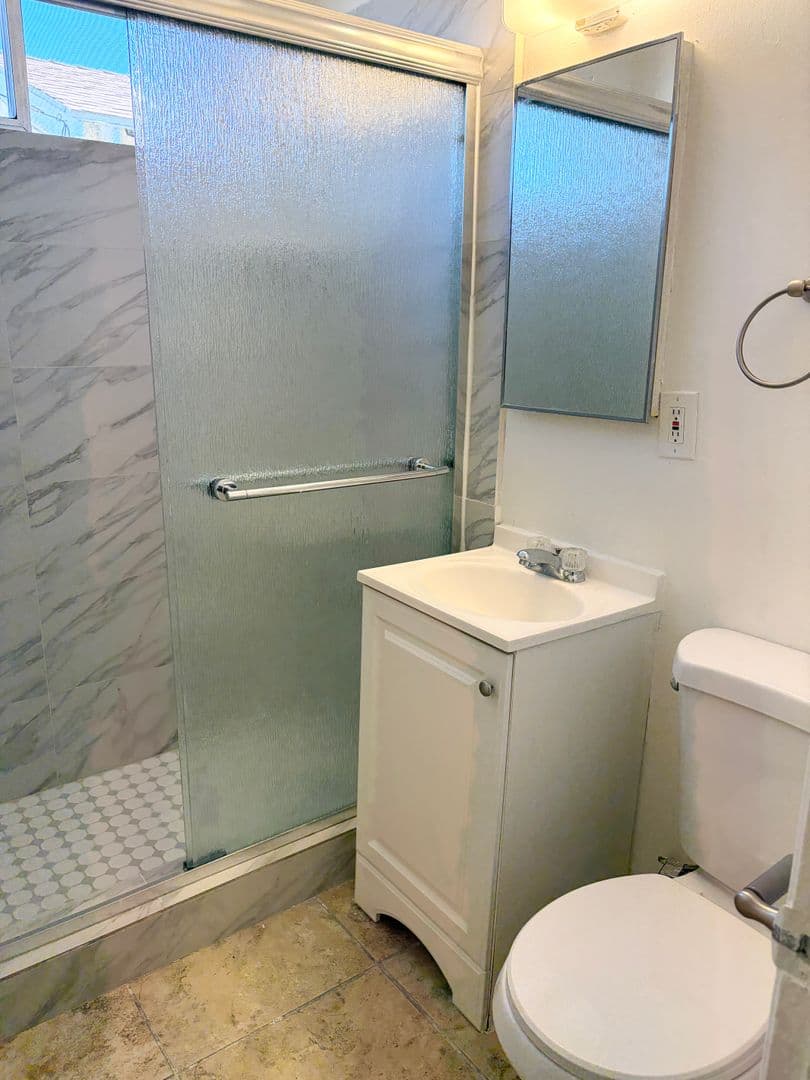 La Puente Apartment: 15501 Loukelton St