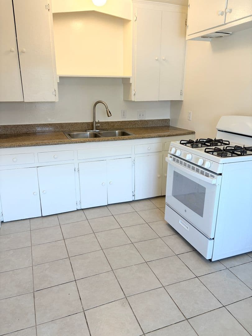 La Puente Apartment: 15501 Loukelton St