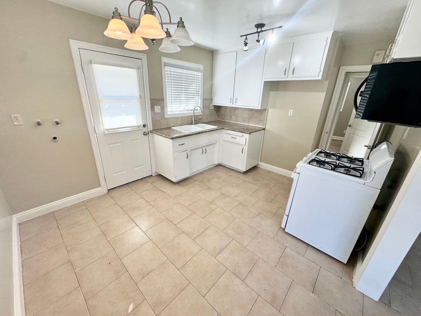 PASADENA Apartment: 2464 Oneida Street