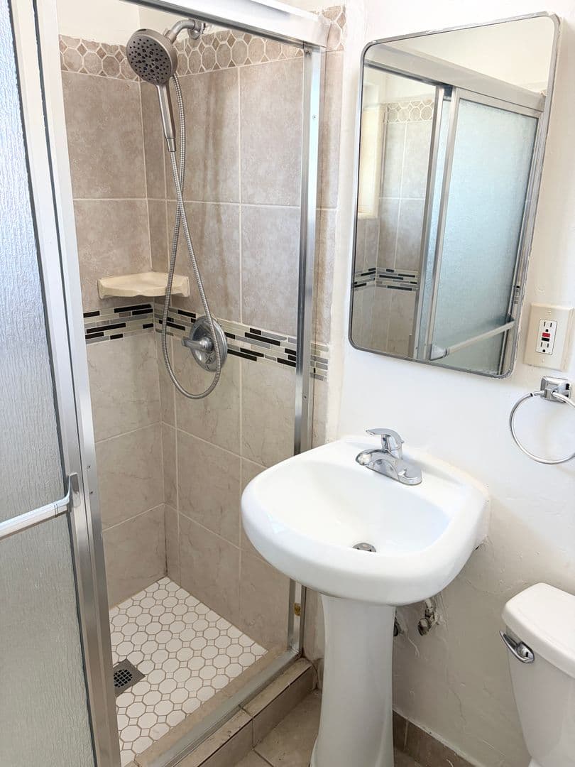 La Puente Apartment: 15501 Loukelton St
