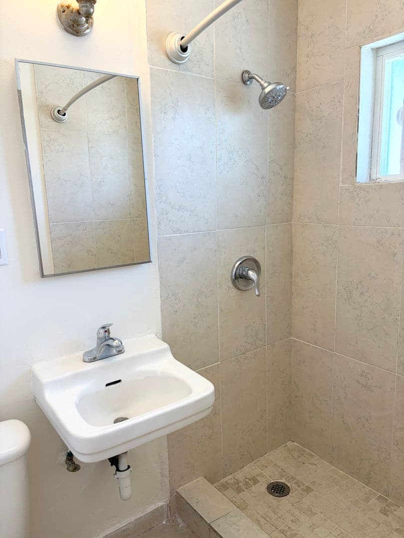 La Puente Apartment: 15501 Loukelton St