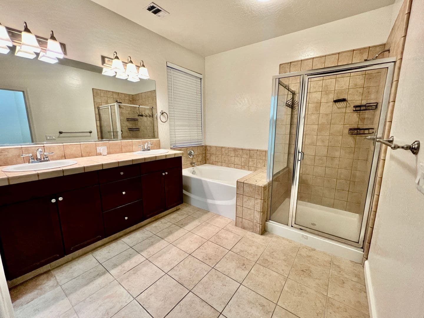Fresno House: 5585 E Edna Ave