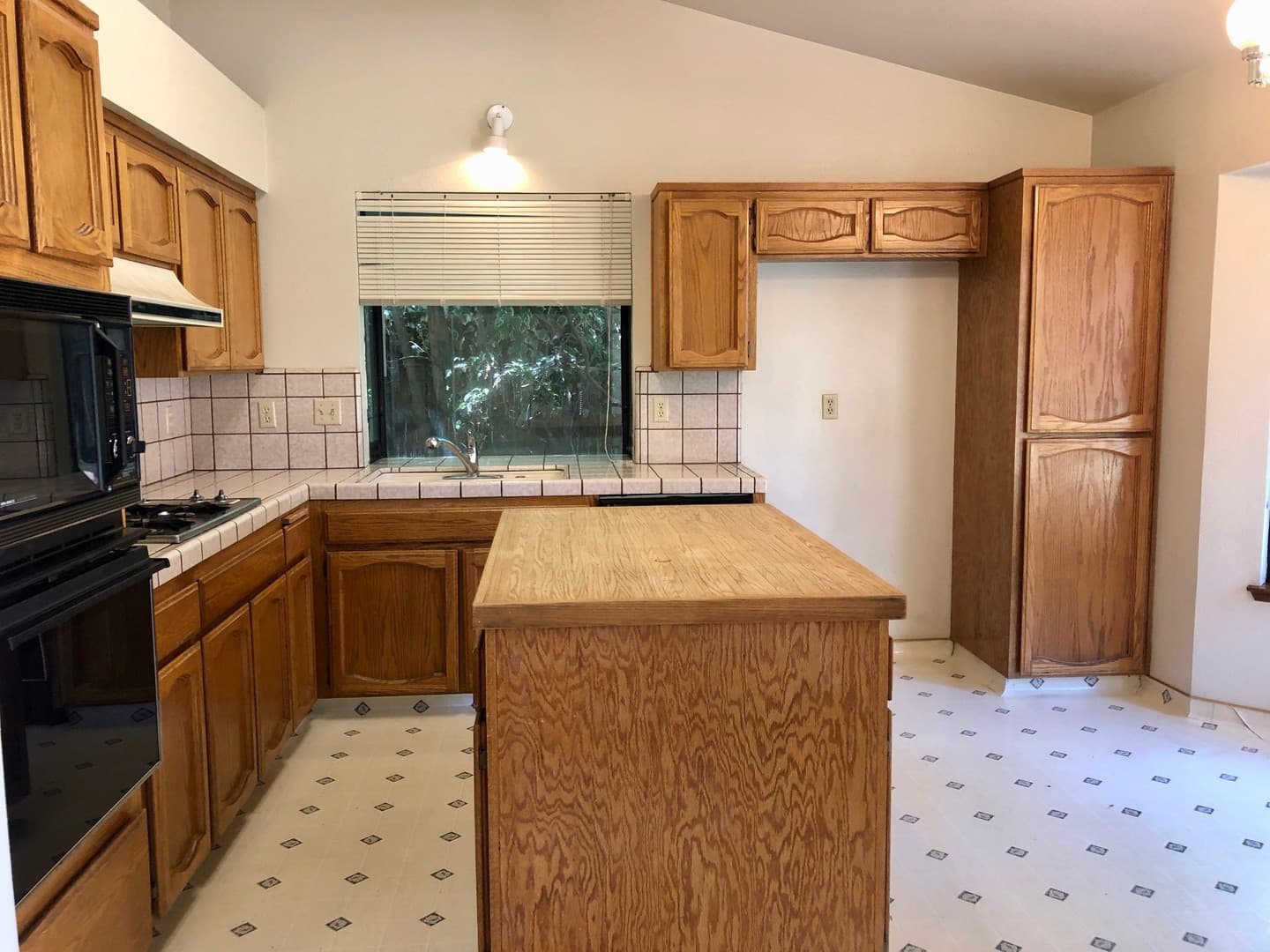 Fresno House: 6425 N. Arthur Ave.