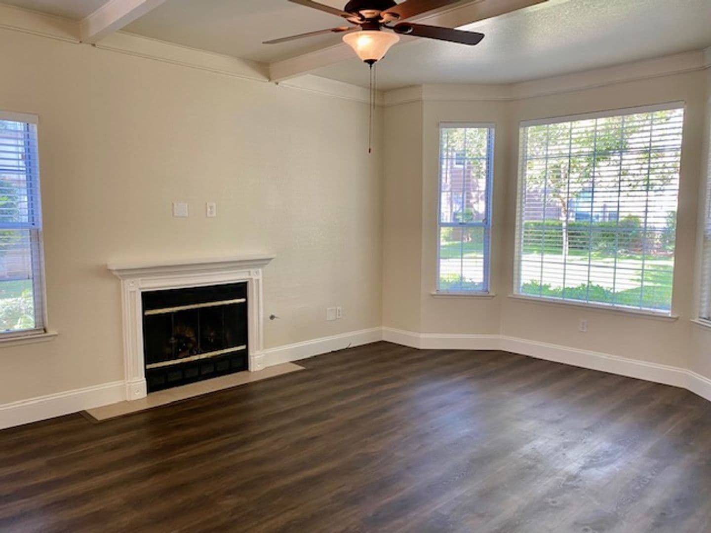 Fresno Condo: 8153 N. Cedar Ave. #114
