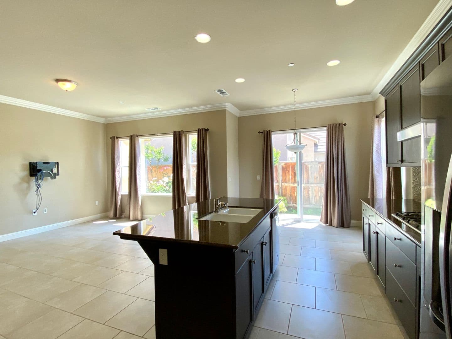 Fresno House: 2141 W. Juliet Way
