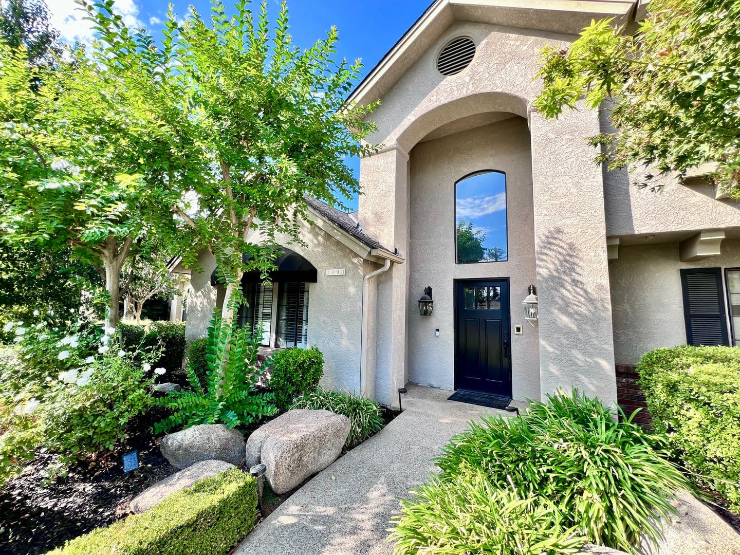 Fresno House: 1090 E. Cole Ave.