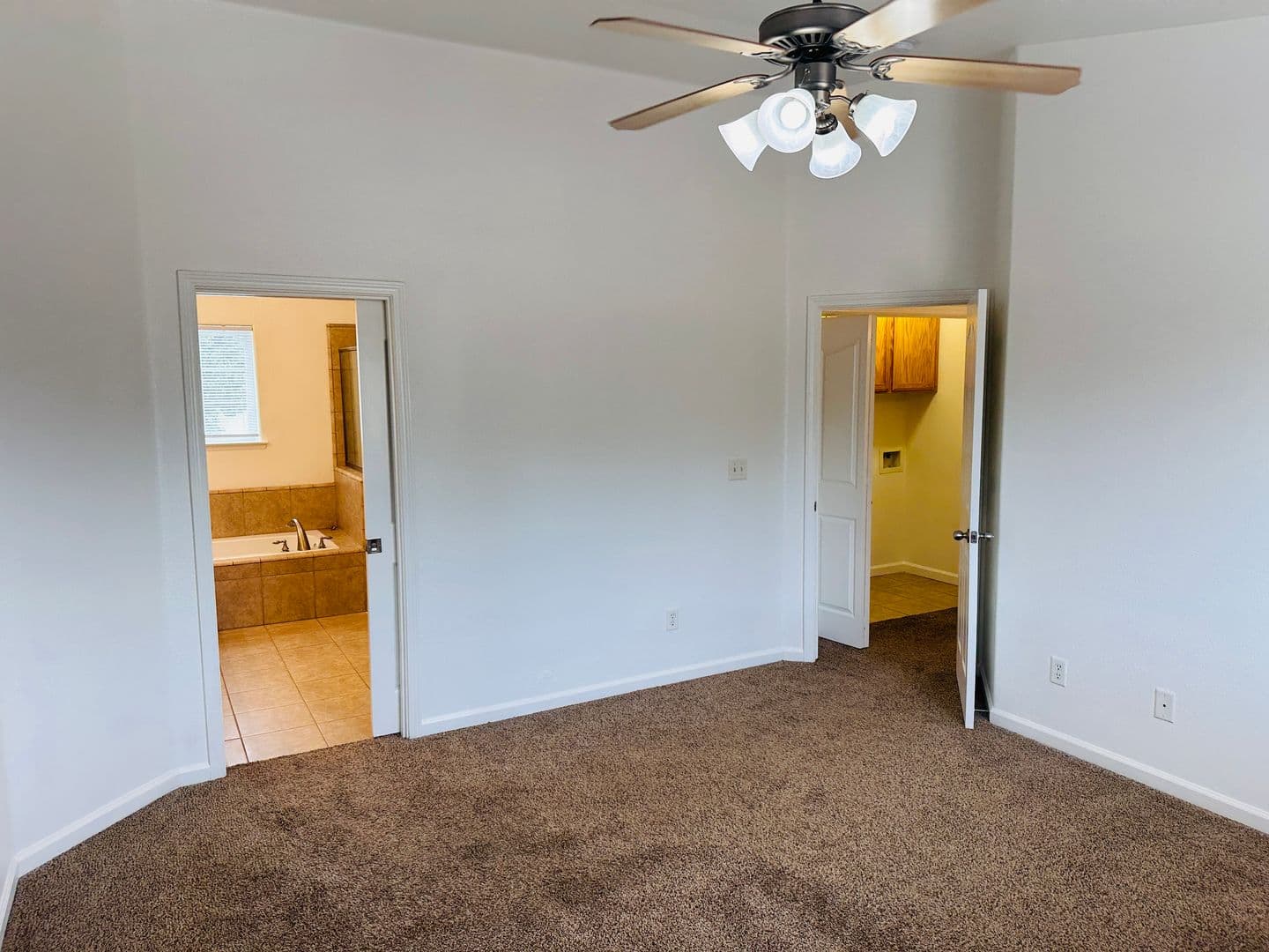 Madera House: 227 River Point