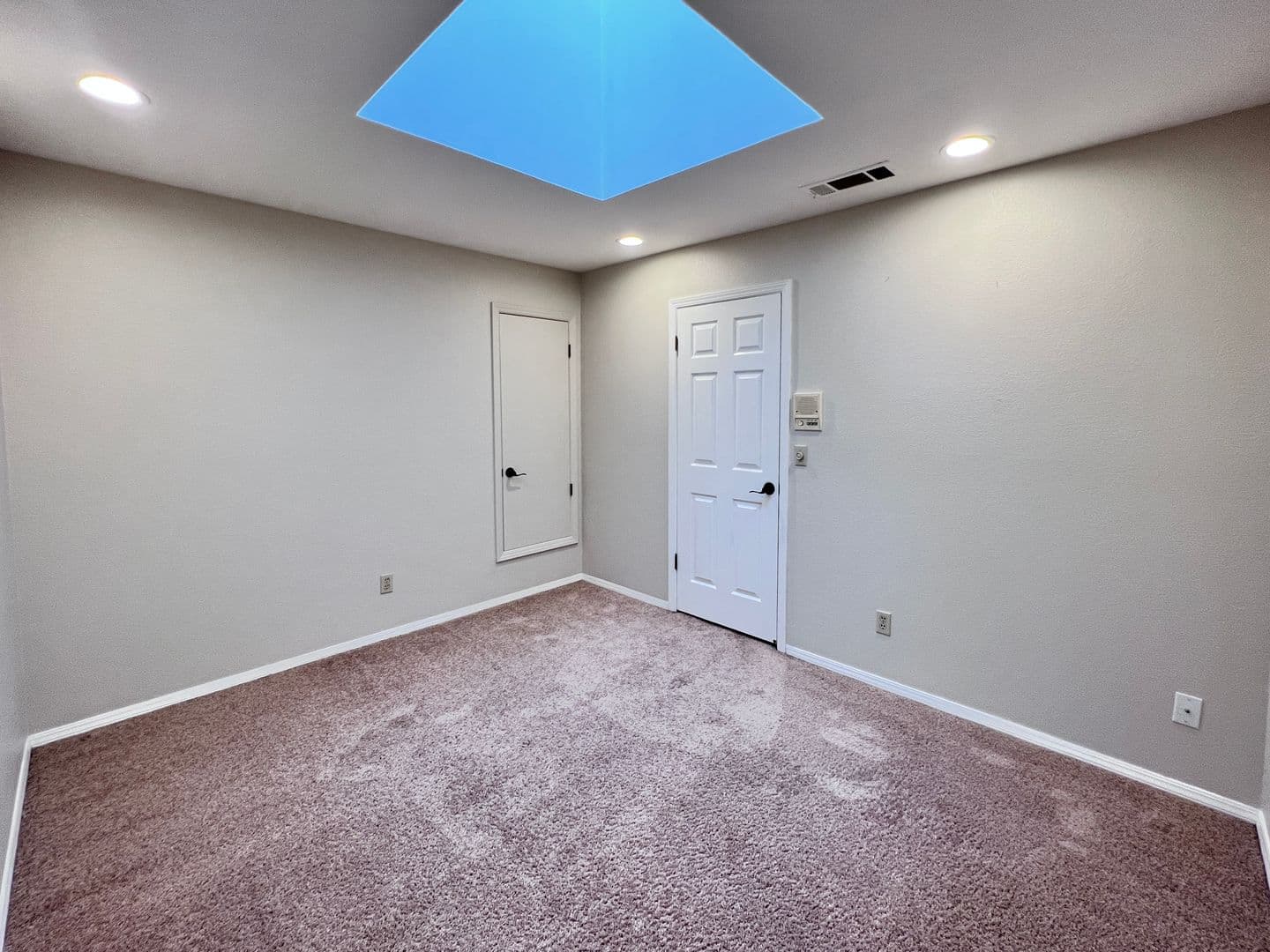 Fresno House: 1090 E. Cole Ave.