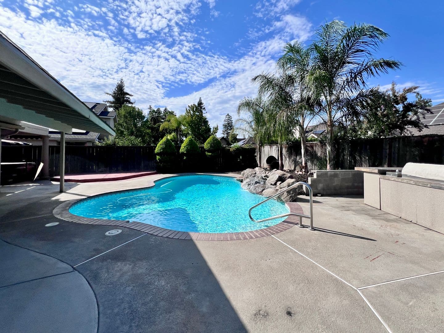 Fresno House: 1090 E. Cole Ave.