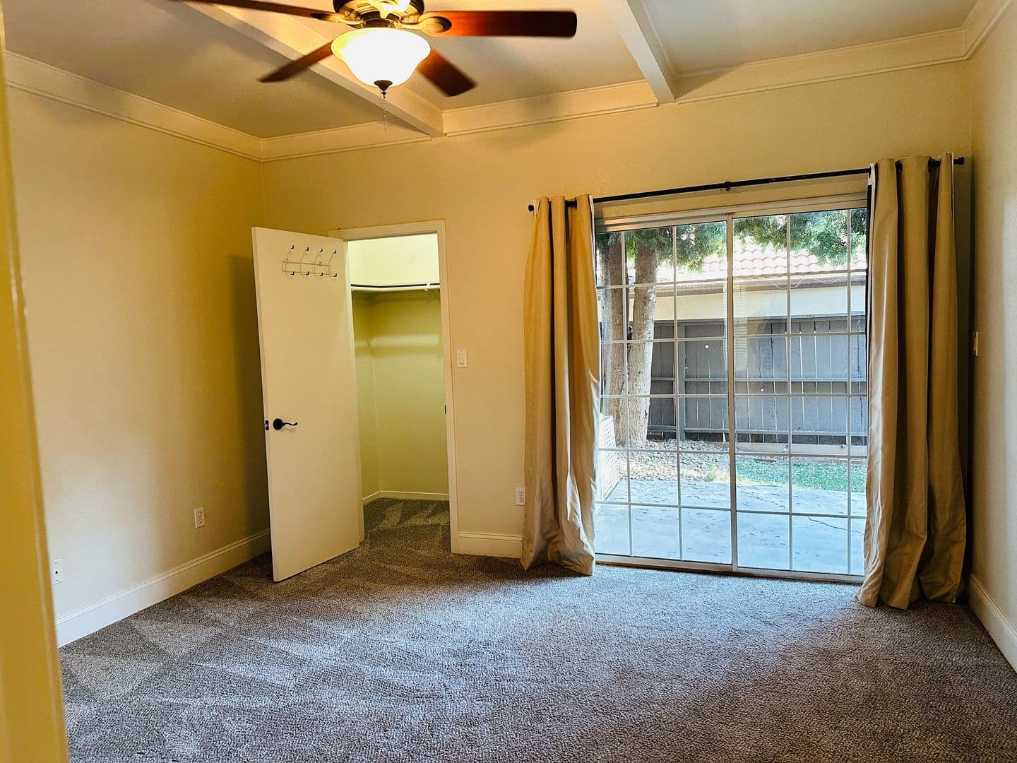 Fresno Condo: 8153 N. Cedar Ave. #114
