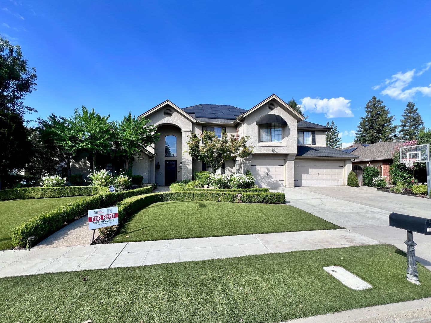 Fresno House: 1090 E. Cole Ave.