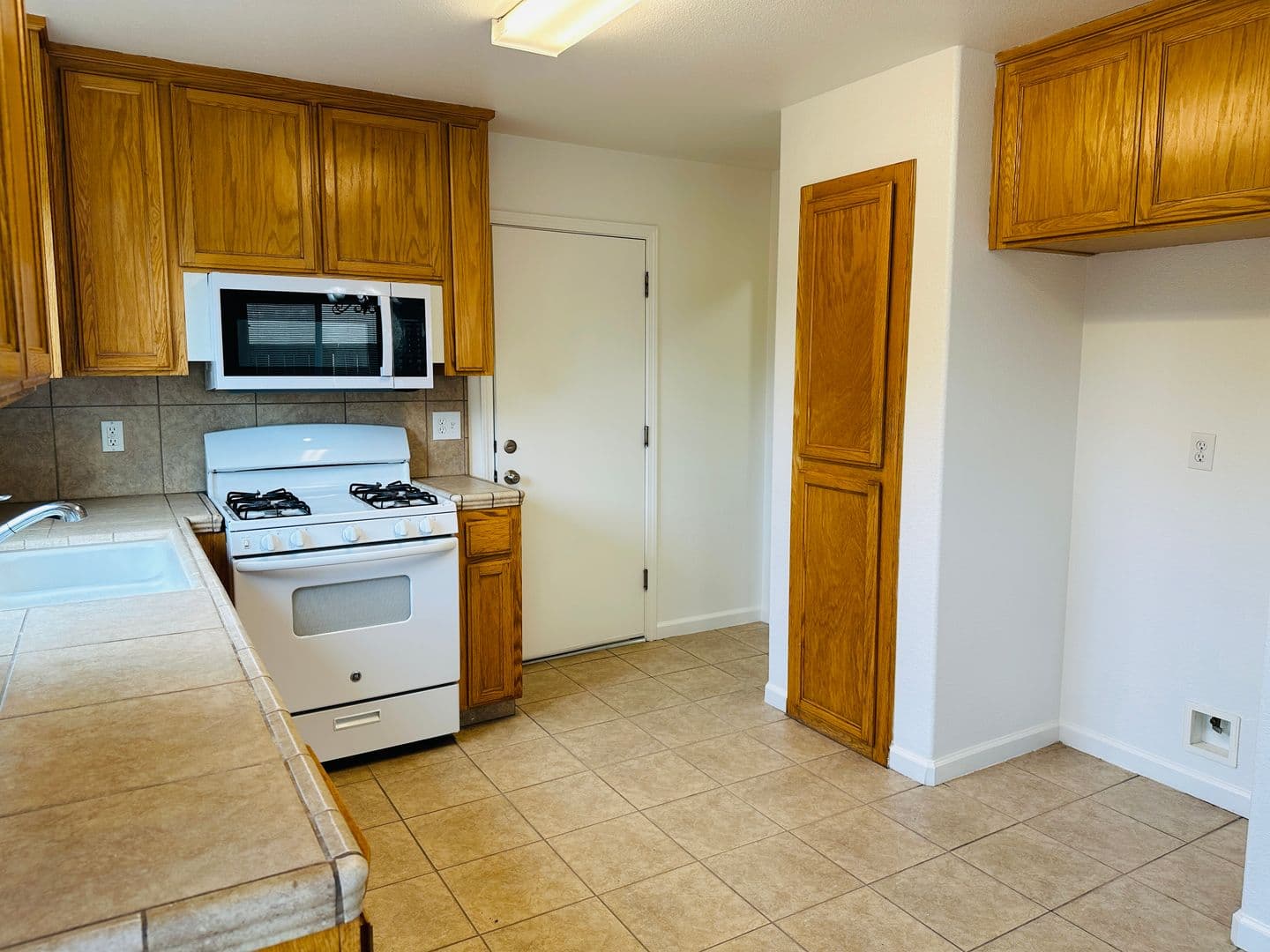 Madera House: 227 River Point