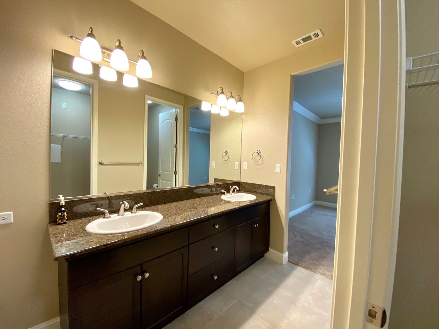 Fresno House: 2141 W. Juliet Way