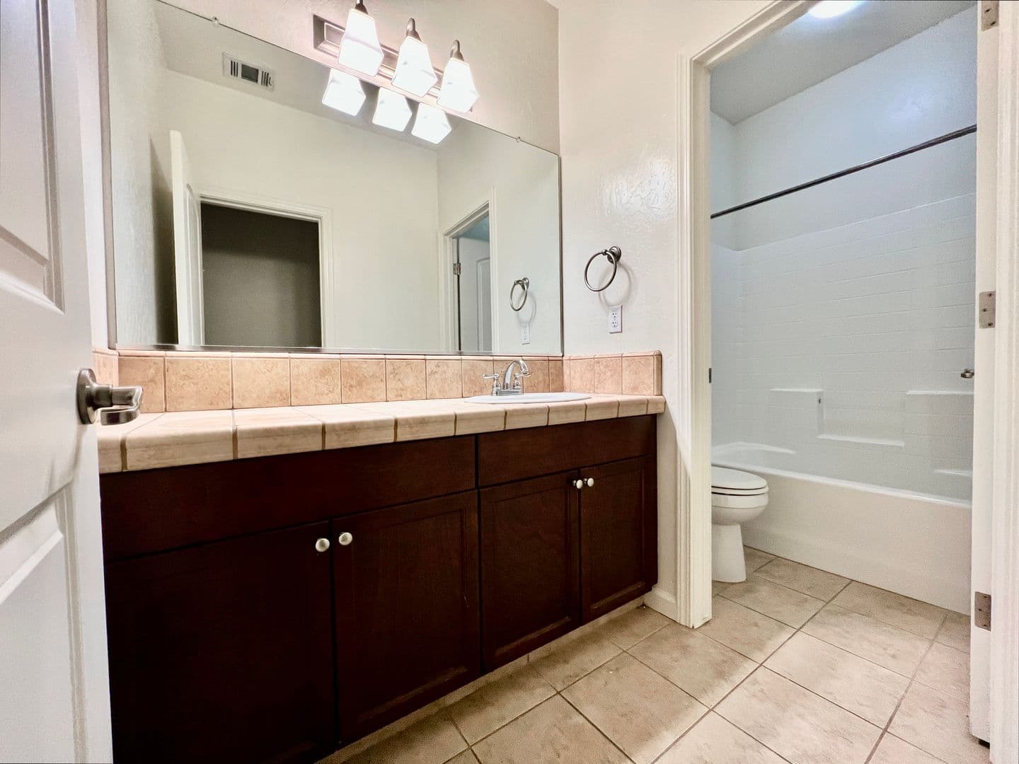 Fresno House: 5585 E Edna Ave