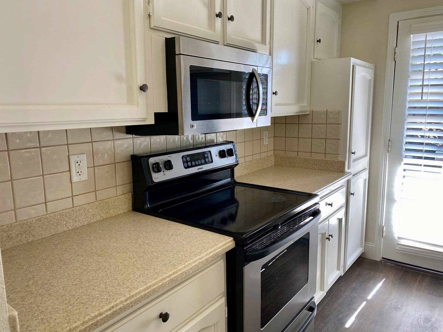 Fresno Condo: 8153 N. Cedar Ave. #114